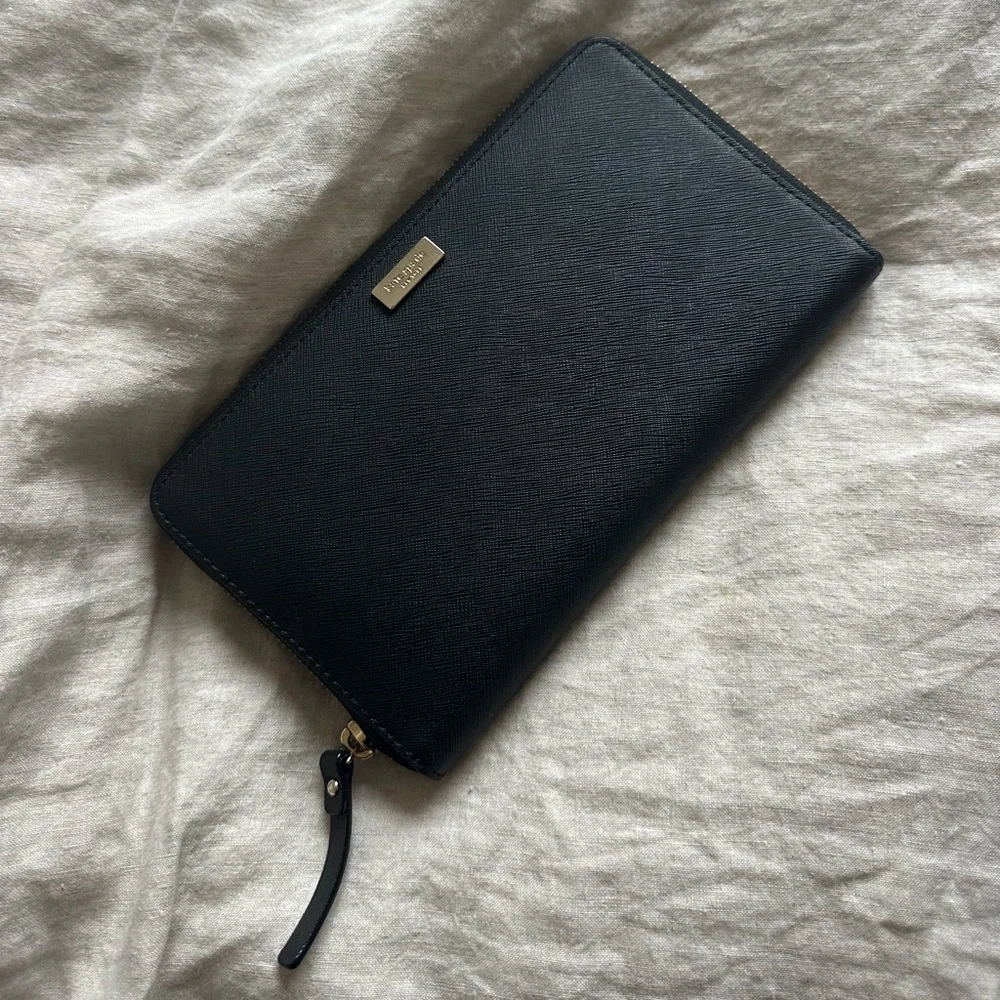 Kate Spade Large Wallet - Picture 1 of 6
